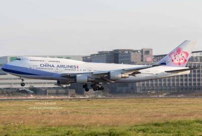 Photo of aircraft B-18210 operated by China Airlines