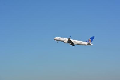 Photo of aircraft N48127 operated by United Airlines