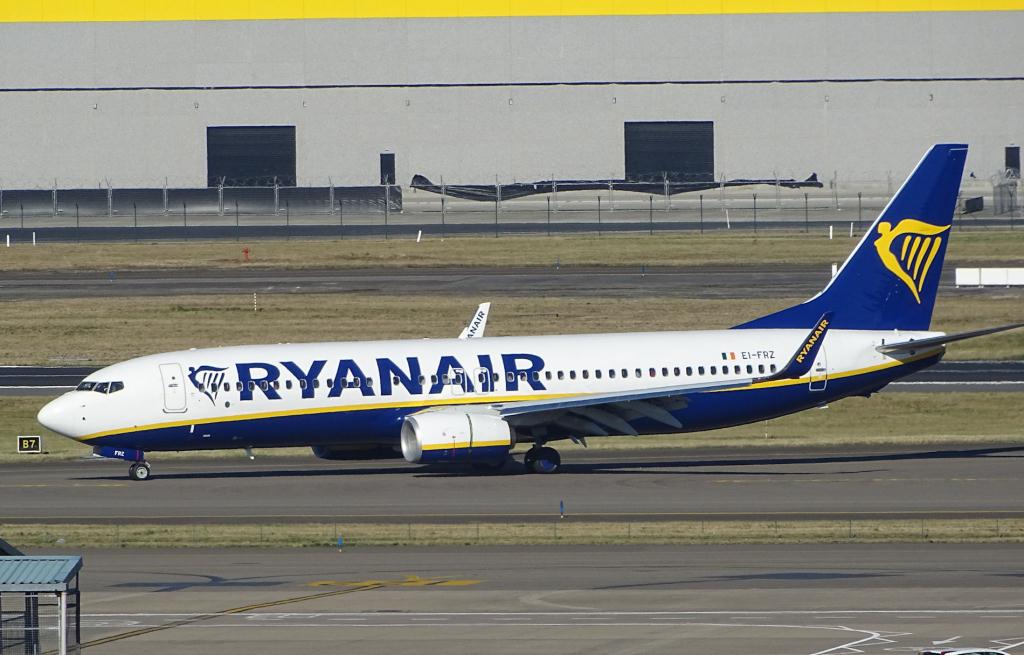 Photo of aircraft EI-FRZ operated by Ryanair