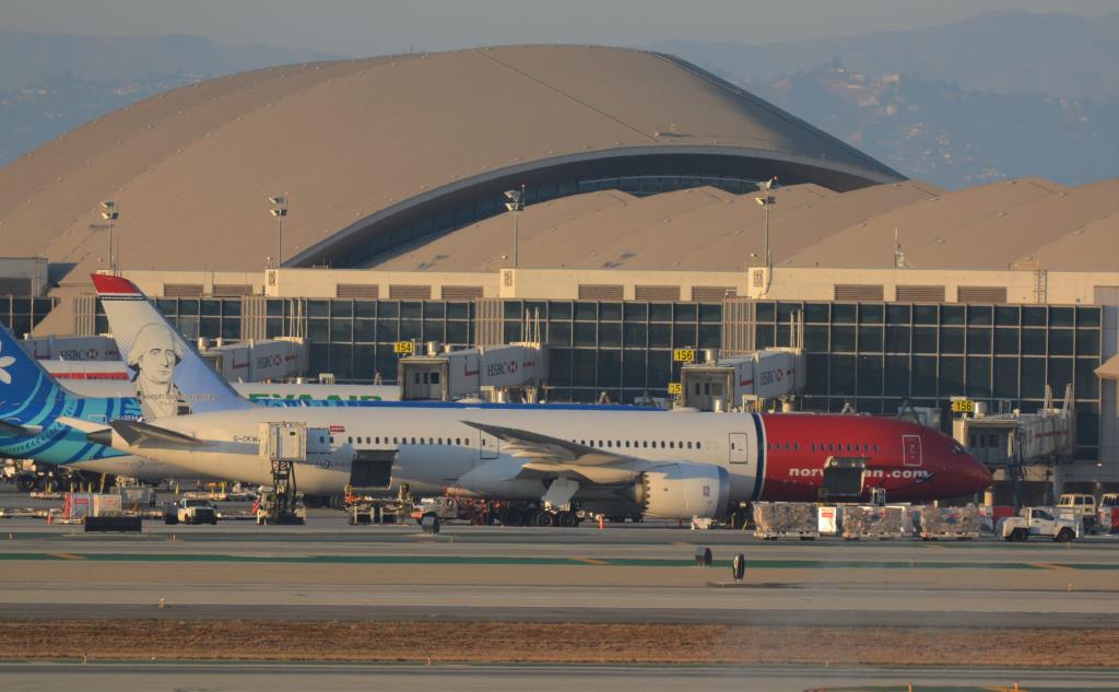 Photo of aircraft G-CKWA operated by Norwegian Air UK