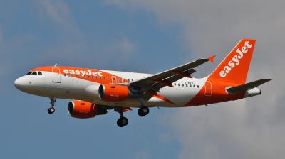 Image of aircraft registration G-EZDJ - A A319-111 operated by easyJet