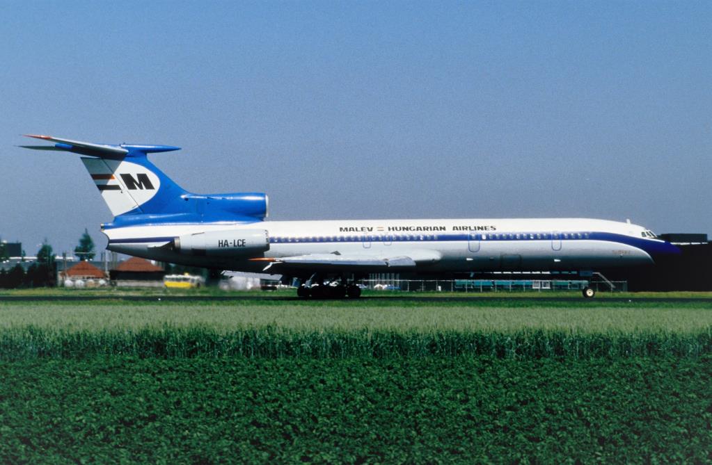 Photo of aircraft HA-LCE operated by Malev Hungarian Airlines