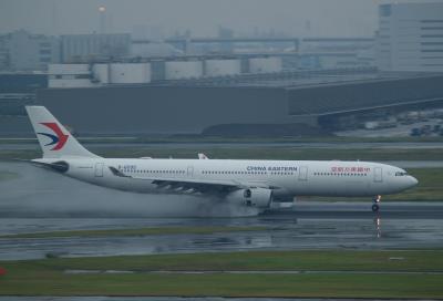 Photo of aircraft B-6095 operated by China Eastern Airlines