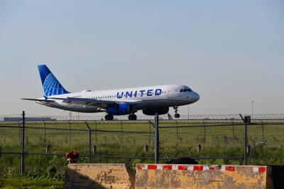 Photo of aircraft N494UA operated by United Airlines