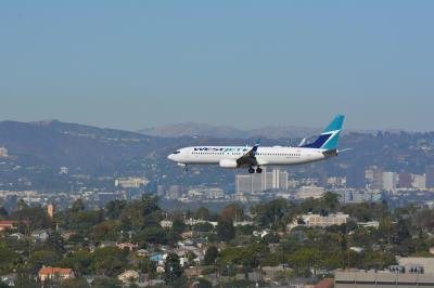 Image of aircraft registration C-FUMF - A 737-8CT(WL) operated by WestJet