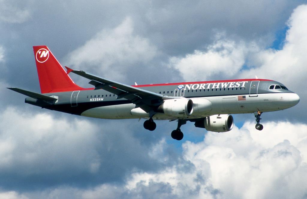 Photo of aircraft N335NW operated by Northwest Airlines