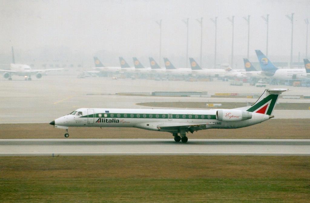 Photo of aircraft I-EXME operated by Alitalia Express