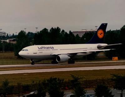 Photo of aircraft D-AICS operated by Lufthansa