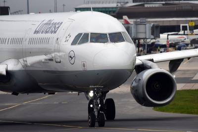 Image of aircraft registration D-AIRH - A A321-131 operated by Lufthansa