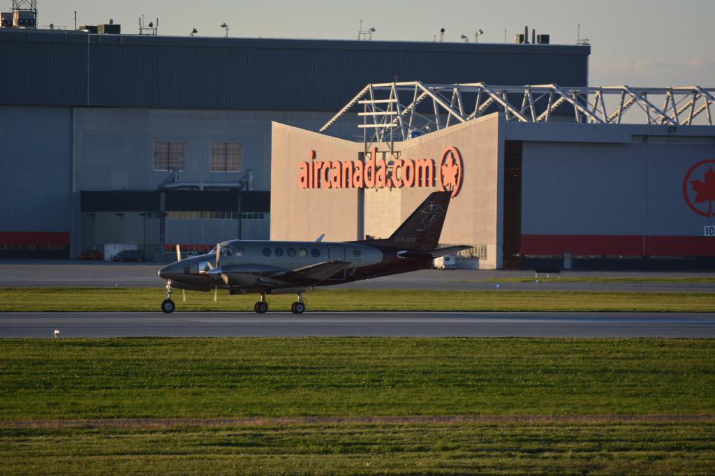 Photo of aircraft C-FJDQ operated by Max Aviation Inc