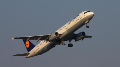 Photo of aircraft D-AIRX operated by Lufthansa