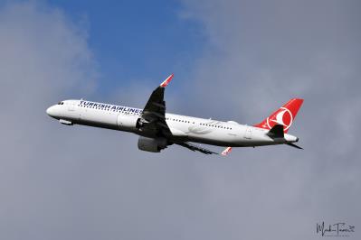 Photo of aircraft TC-LSD operated by Turkish Airlines