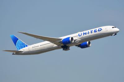 Photo of aircraft N14011 operated by United Airlines