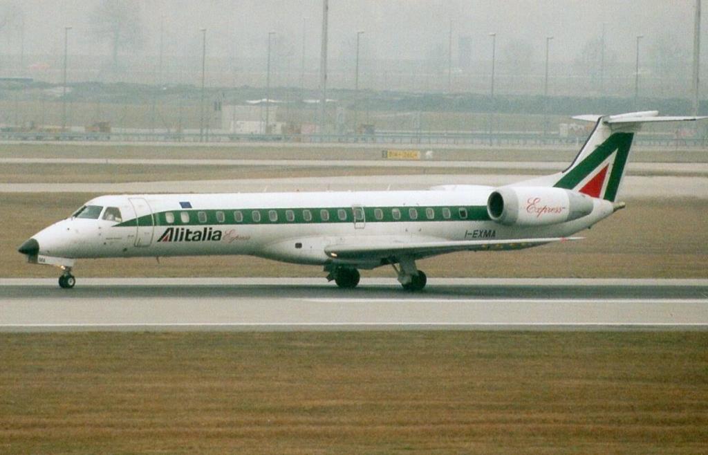 Photo of aircraft I-EXMA operated by Alitalia Express