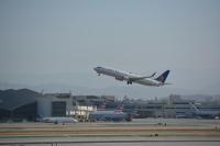Photo of aircraft N69847 operated by United Airlines