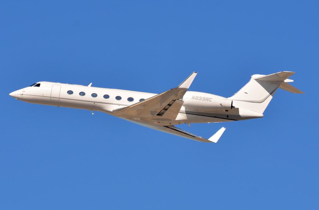 Photo of aircraft N899NC operated by News Corporation