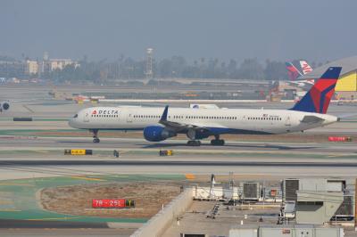 Photo of aircraft N587NW operated by Delta Air Lines