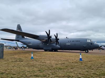 Photo of aircraft 16-5883 operated by United States Air Force