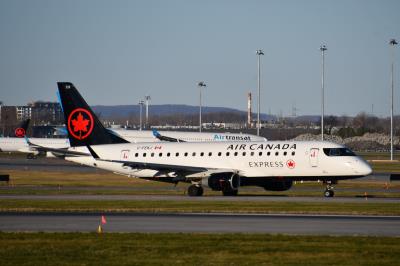 Photo of aircraft C-FEKJ operated by Air Canada Express