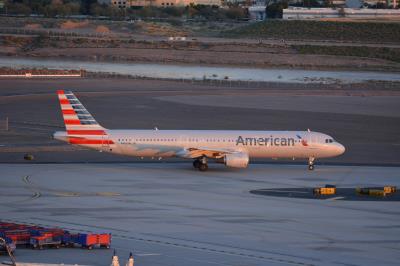 Photo of aircraft N169UW operated by American Airlines