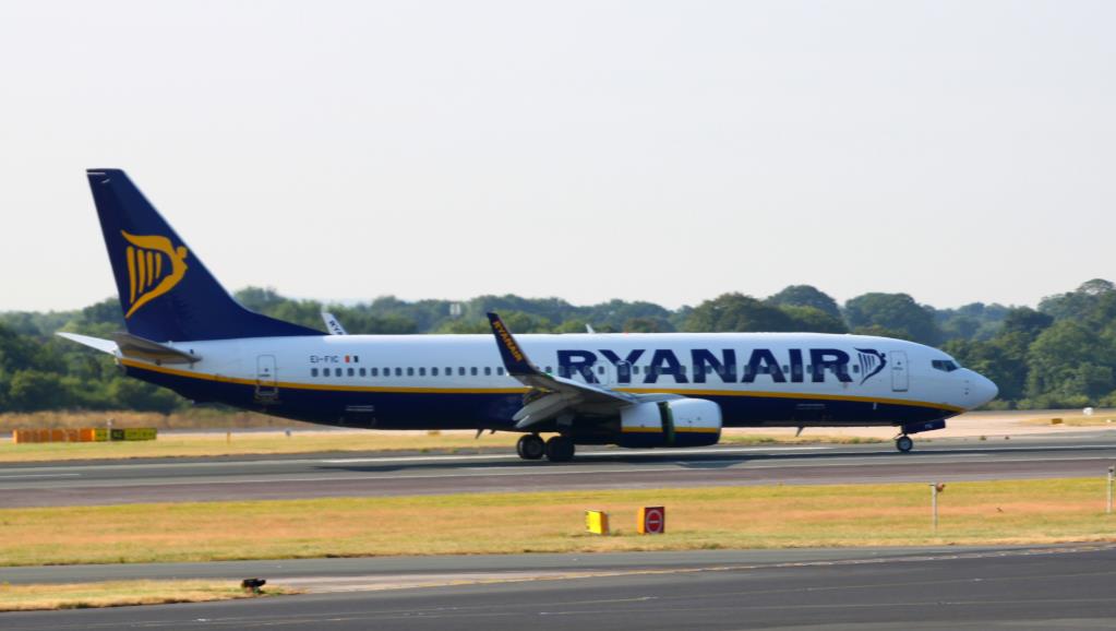 Photo of aircraft EI-FIC operated by Ryanair