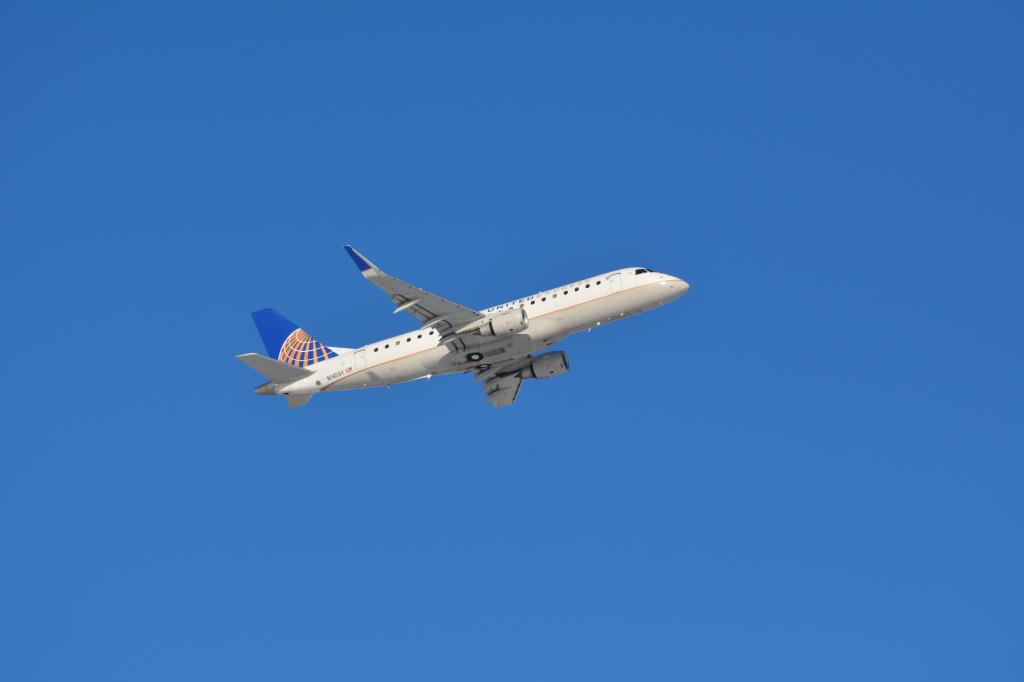 Photo of aircraft N145SY operated by United Express
