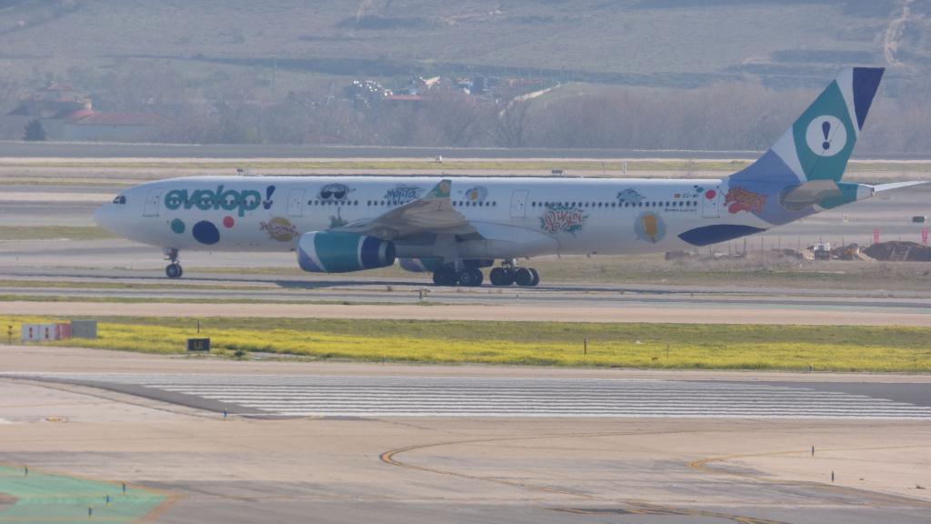 Photo of aircraft EC-MII operated by Evelop Airlines