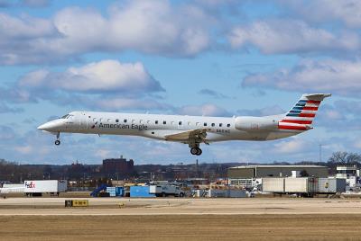 Photo of aircraft N681AE operated by American Eagle