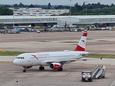 Photo of aircraft OE-LBR operated by Austrian Airlines