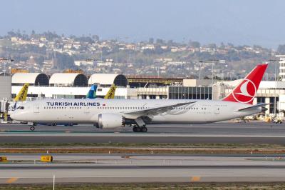 Photo of aircraft TC-LLE operated by Turkish Airlines