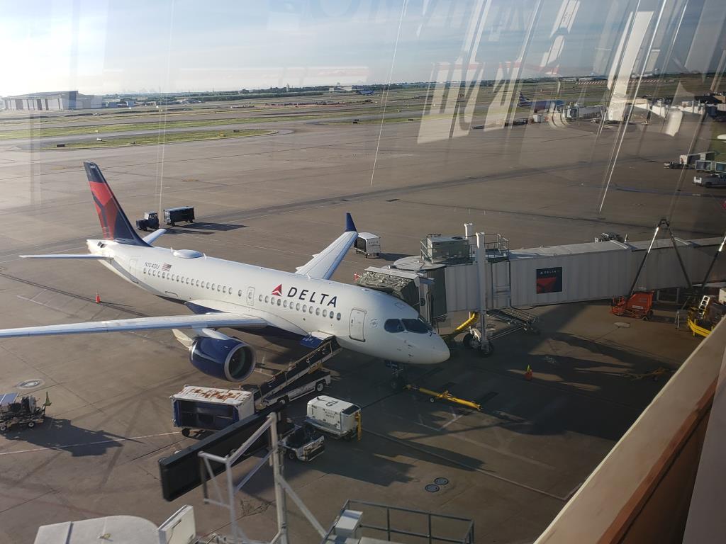 Photo of aircraft N104DU operated by Delta Air Lines