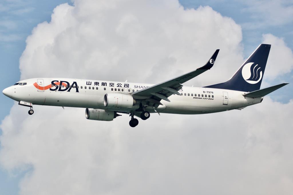 Photo of aircraft B-7976 operated by Shandong Airlines