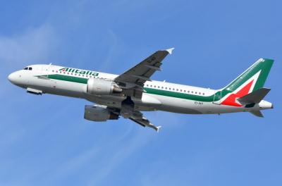 Photo of aircraft EI-IKF operated by Alitalia