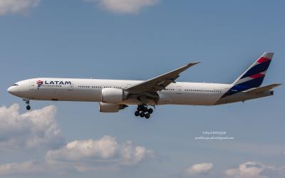 Image of aircraft registration PT-MUG - A 777-32W(ER) operated by LATAM Airlines Brasil