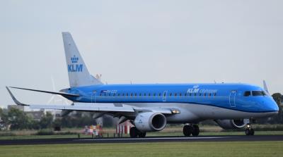 Photo of aircraft PH-EZO operated by KLM Cityhopper
