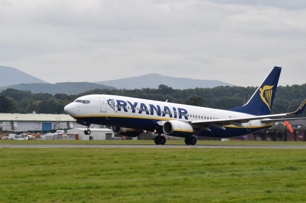 Photo of aircraft EI-DAR operated by Ryanair