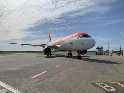 Photo of aircraft G-EZUI operated by easyJet