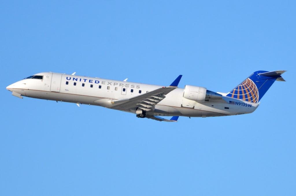 Photo of aircraft N913SW operated by United Express