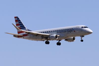 Photo of aircraft N281NN operated by American Eagle