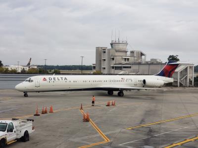 Photo of aircraft N976DL operated by Delta Air Lines