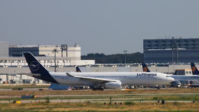 Photo of aircraft D-AIKR operated by Lufthansa