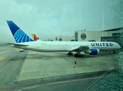 Photo of aircraft N76065 operated by United Airlines