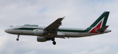 Photo of aircraft EI-IKG operated by Alitalia