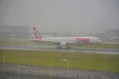 Image of aircraft registration PT-MUC - A 777-32W(ER) operated by LATAM Airlines Brasil