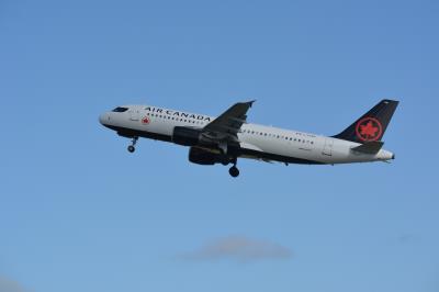 Photo of aircraft C-FZQS operated by Air Canada