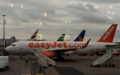 Photo of aircraft G-EZOB operated by easyJet