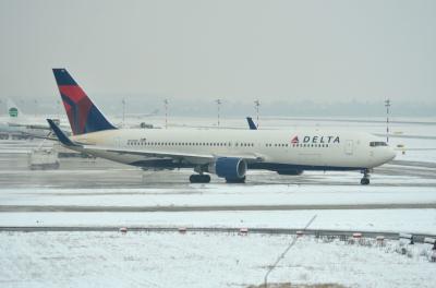 Image of aircraft registration N174DN - A 767-332(ER)(WL) operated by Delta Air Lines