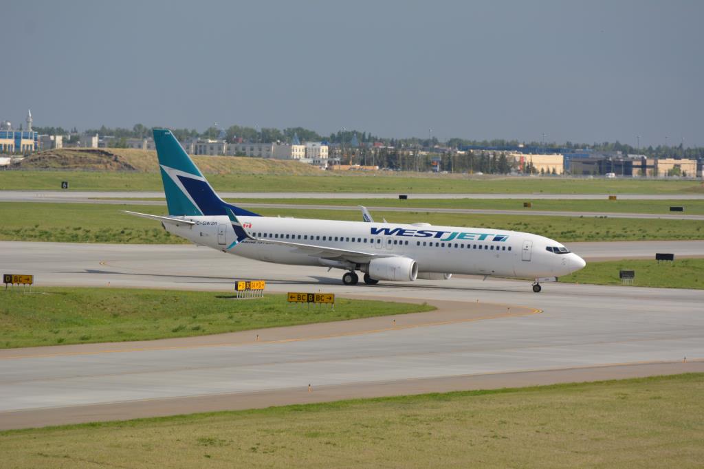 Photo of aircraft C-GWSR operated by WestJet