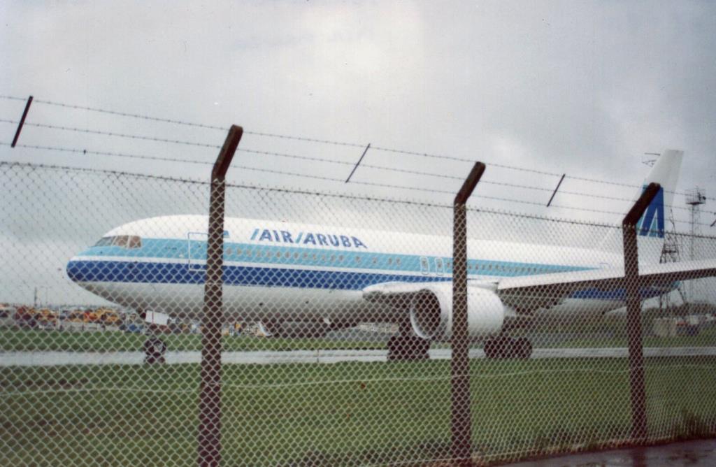 Photo of aircraft PH-AHM operated by Air Aruba