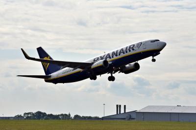 Photo of aircraft EI-DLW operated by Ryanair